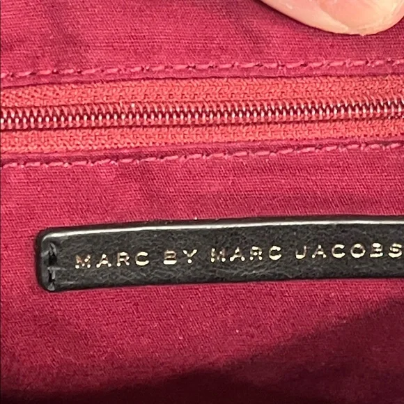 Marc By Marc Jacobs Black Leather Shoulder Bag. EUC - Picture 11 of 12